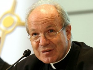 cardinal-christoph-schonborn-vienna-austria-greeting-greeted-medjugorje-youth-festival-2012-300x225