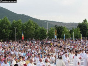 fotos-de-la-vigilia-del-33c2b0-aniversario-en-medjugorje-1