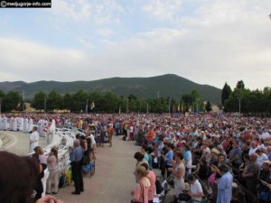 fotos-de-la-vigilia-del-33c2b0-aniversario-en-medjugorje-4