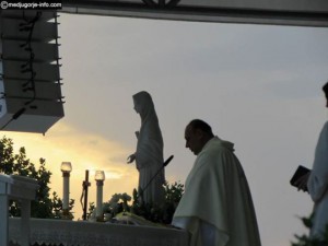 fotos-de-la-vigilia-del-33c2b0-aniversario-en-medjugorje-7