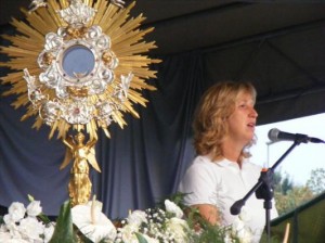 medjugorje-visionary-marija-pavlovic-lunetti-seer-veggente-apparition-apparizione-cassola-stadio-san-giuseppe-september-settembre-22-300x224