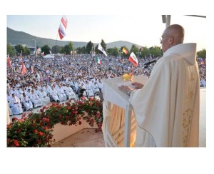 sacerdoti-a-Medjguorje.2-300x244