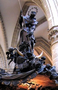 virgin-mary-our-lady-battle-winning-overwinning-satan-194x300